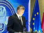 Poľský minister obrany si nastavuje mikrofón