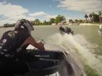 Adrenalínové preteky malých člnov na rieke