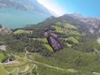 Úžasný wingsuit let vo švajčiarskych Alpách