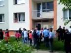 Drsnou bitku na sídlišti v Ústí museli rozehnat policisté