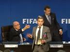 Prezident FIFA Sepp Blatter dostal "úplatok" 