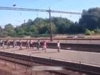 "Mierumilovní" imigranti dorazili na stanicu (Maďarsko)