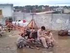 Štartovanie podomácky vyrobeného vrtuľníka (Pakistan)