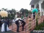 Prečo neplniť svadobné balóny vodíkom? (Indonézia)