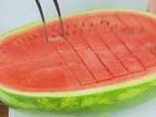 Praktický nôž na melóny