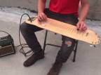 Elektrická gitara vyrobená zo skejtu