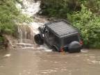 Jeep Wrangler vs. vodopád