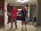 Otec dcéram vyšperkoval ich tanečný klip