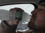 Keď otvoríš fľašu vody na Aljaške