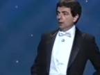 Rowan Atkinson spieva hymnu EU - Ódu na radosť