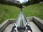 Adrenalínová jazda na bobovej dráhe v Alpách