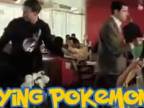VIDEO: Mr. Bean hrá Pokémon Go! Uloví Pikachu?