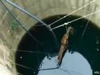 Záchrana leoparda z 18 metrov hlbokej studne (India)