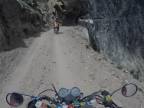 Motorkári na najnebezpečnejšej ceste sveta (Kašmír)
