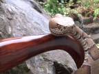 Obávaný had ploskohlavec na palici (výroba)