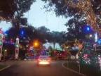Jedna z najkrajších vianočne vyzdobených ulíc (Florida)