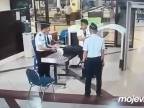 Opitý pilot prešiel letiskovou kontrolou (Indonézia)