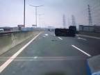 Hrozivá nehoda na dialnici. (Guangzhou Čína)