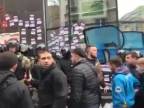 Ukrajinskí nacionalisti blokovali banku Sberbank