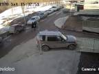 Neser ženu, ktorá parkuje na zlom mieste (Rusko)