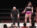 Odvážna Japonka vošla do ringu s obryňou (MMA)
