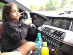 Malé dievčatko riadi BMW M5 s výkonom 700 hp