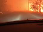 Únik pred ničivým požiarom v Kalifornii