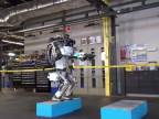 Atlas sa naučil skákať (Boston Dynamics)
