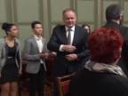 Príchod prezidenta Andreja Kisku na diskusiu o rómoch v Prešo