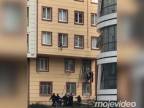 Zachránili dieťa, ktoré vypadlo z okna (Turecko)