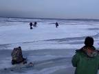 Ľadových rybárov vyrušila vlna (Rusko)