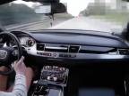 Audi A8 vs motorka