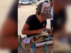 Namiesto školy predáva maľované lyžičky (Mexiko)
