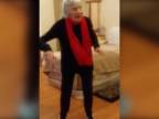 94-ročná žena tancuje