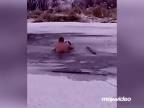 Záchrana psíka zo zamrznutého jazera (Rusko)