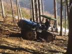 Traktor v3s výjazd z lesa