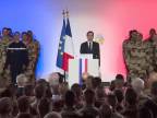 Vojak omdlel pred francúzskym prezidentom (Čad)