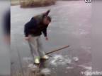 Ruská ruleta na ľade s kladivom