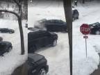 špeciálna technika ako pomôcť autu na snehu