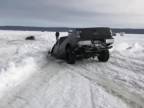 Zaparkoval na zamrznutom jazere (USA)