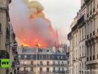V Paríži horí katedrála Notre - Dame