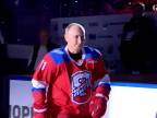 Putin - hokejová hviezda na kolenách
