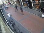 Za bieleho dňa ho zabil na rušnej ulici (Amsterdam)