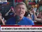 Celý bar skanduje "Fuck Trump" počas livestreamu FoxNews