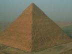 Kto postavil pyramídy