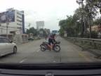 Aha ako viem jazdiť na zadnom kolese (Thajsko)