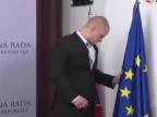 Kotleba dal vyhodiť vlajku EÚ: "Daj preč tú modrú handru, Miňo!"
