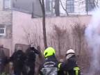 Bitka hasičov a policajtov vo Francúzsku