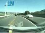 Nehoda na diaľnici zachytená kamerou na palubovke