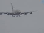 Riskantné pristávanie Airbusu A380 pri silnom bočnom vetre